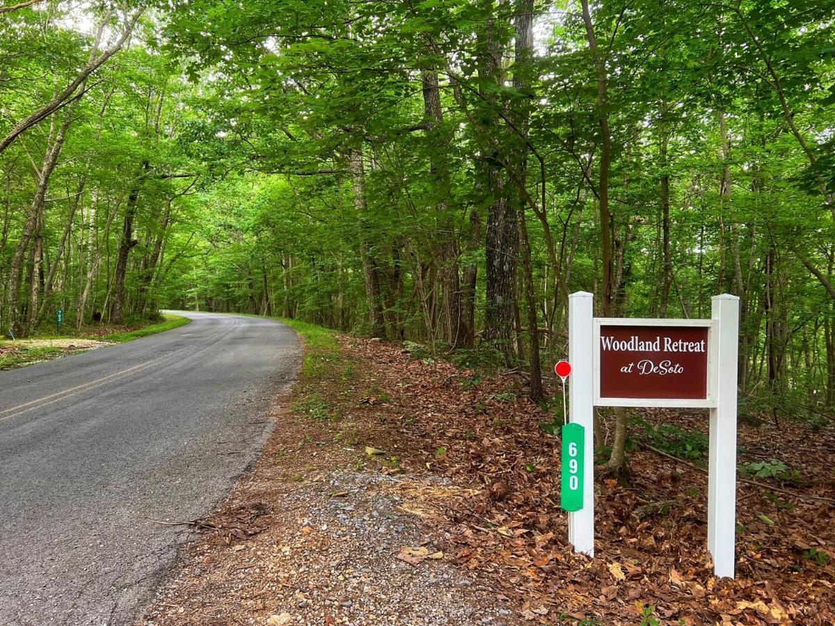 Coyote Cabin At Woodland Retreat At Desoto Beside Desoto State Park فورت باين المظهر الخارجي الصورة