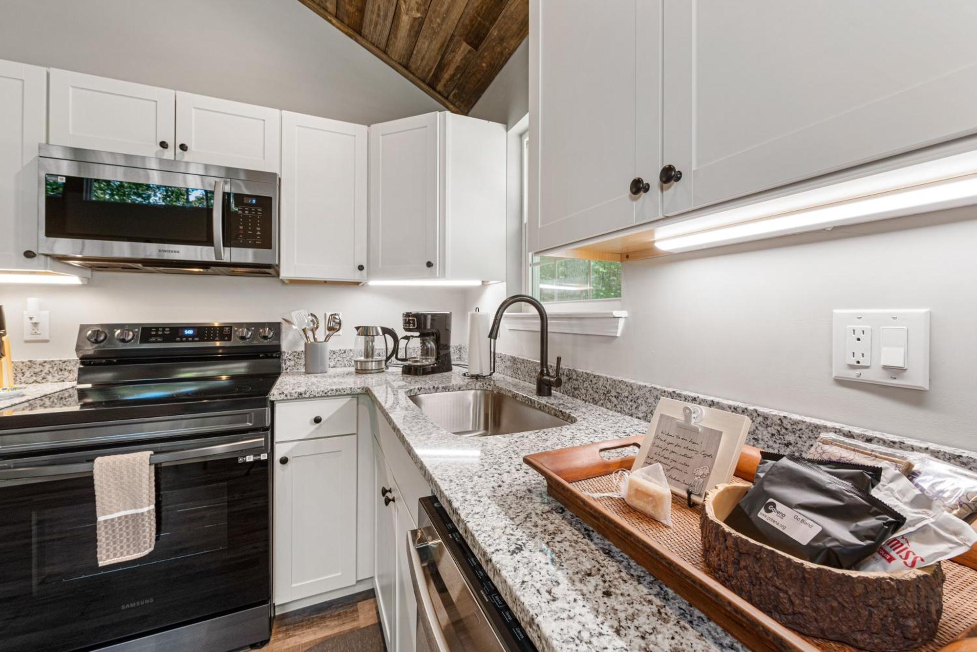 Coyote Cabin At Woodland Retreat At Desoto Beside Desoto State Park فورت باين المظهر الخارجي الصورة