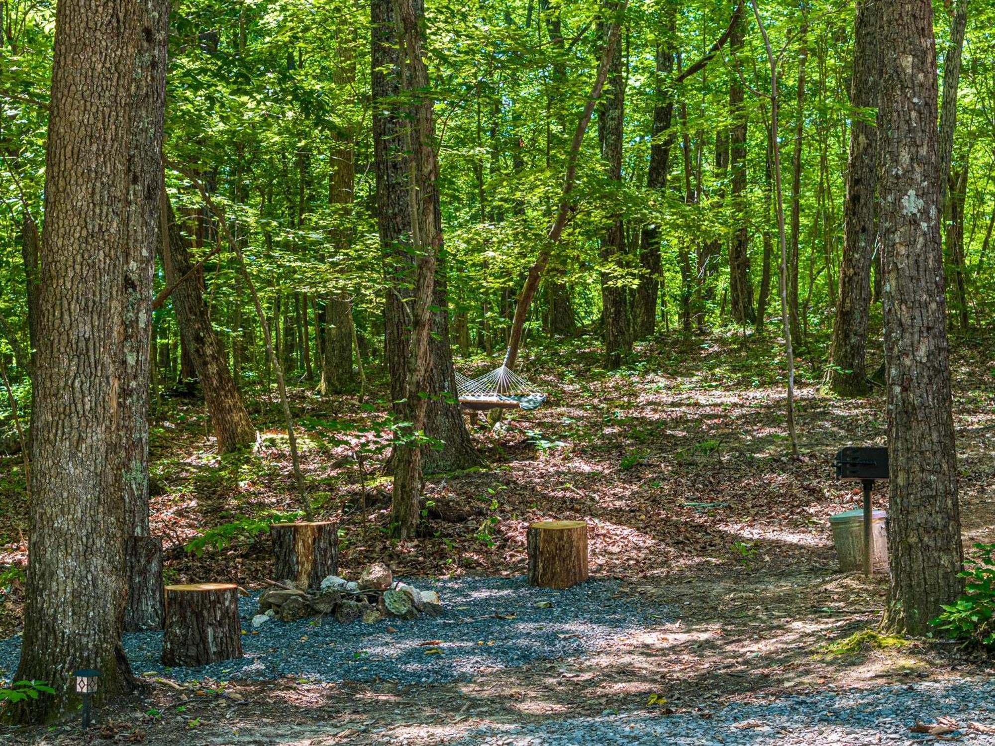 Coyote Cabin At Woodland Retreat At Desoto Beside Desoto State Park فورت باين المظهر الخارجي الصورة