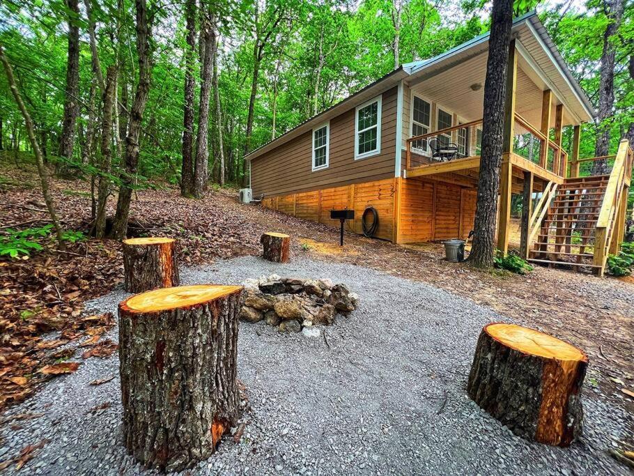 Coyote Cabin At Woodland Retreat At Desoto Beside Desoto State Park فورت باين المظهر الخارجي الصورة